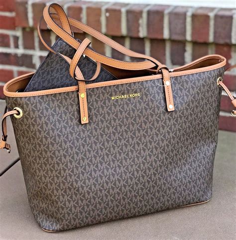 Michael Kors jet set bag